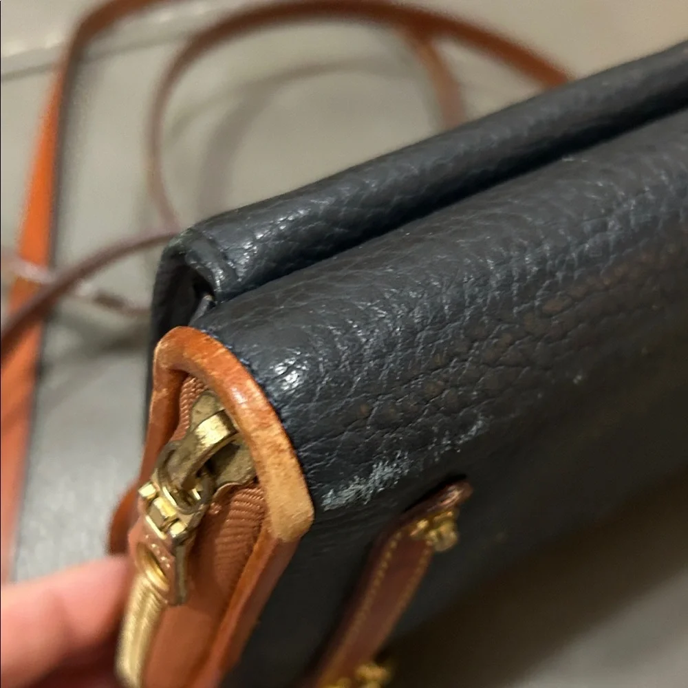 Vintage Dooney & Bourke All-Weather Leather Zip Along Crossbody Wallet - Picture 5 of 16